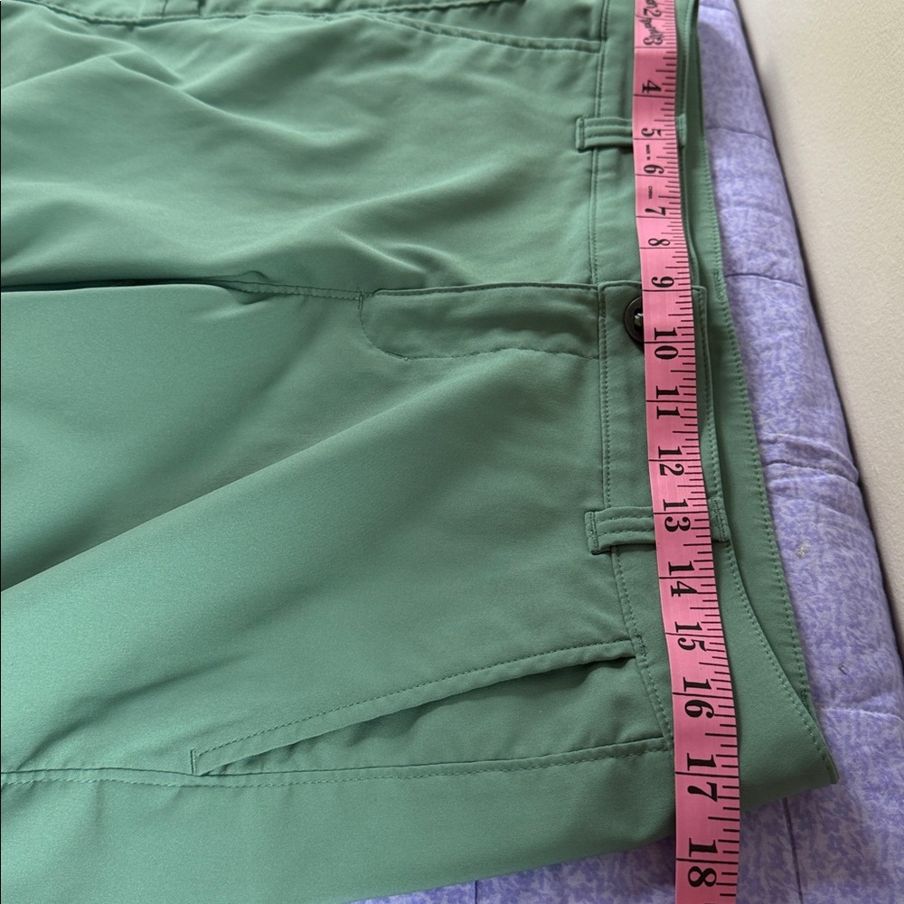 Women’s Underarmour heatgear STORM fitted shorts - Picture 6 of 7